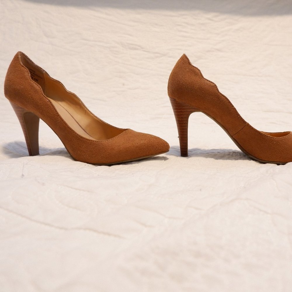 Crown Vintage Brown Scalloped heel